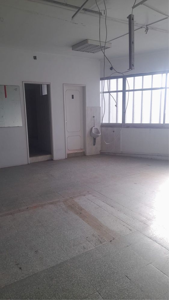Arrenda-se espaço comercial c/ 440 m2, Cova da Piedade