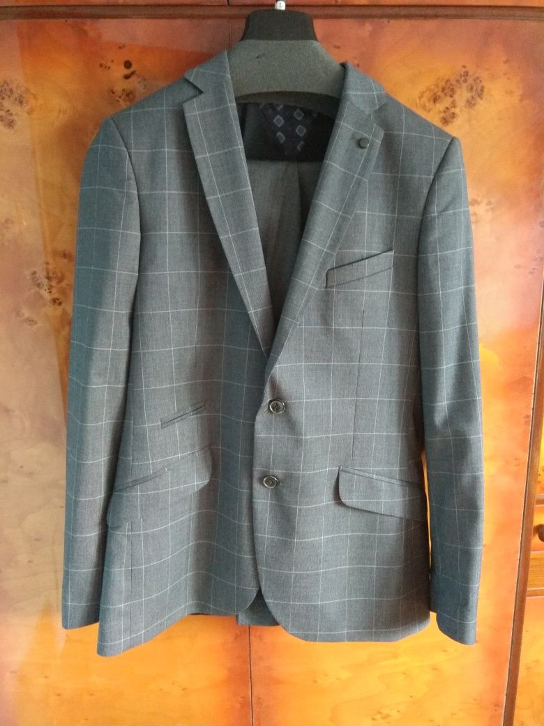 Elegancki szary garnitur GarniteX rozmiar 100/182/88