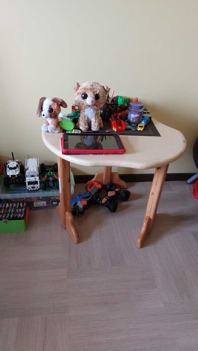 Дитячий стіл дерев'яний