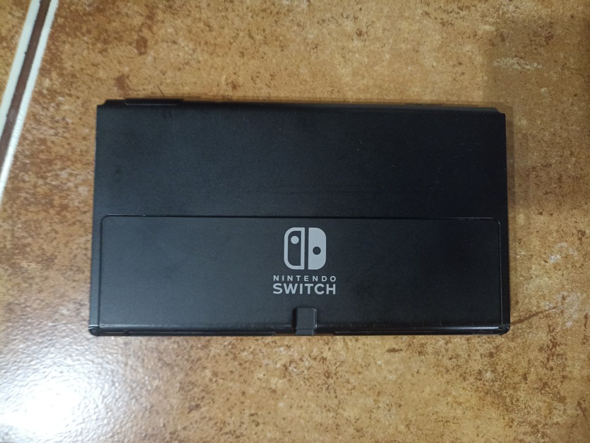 Nintendo Switch OLED – ekran + dock + grip + etui (bez Joy-Conów i ład