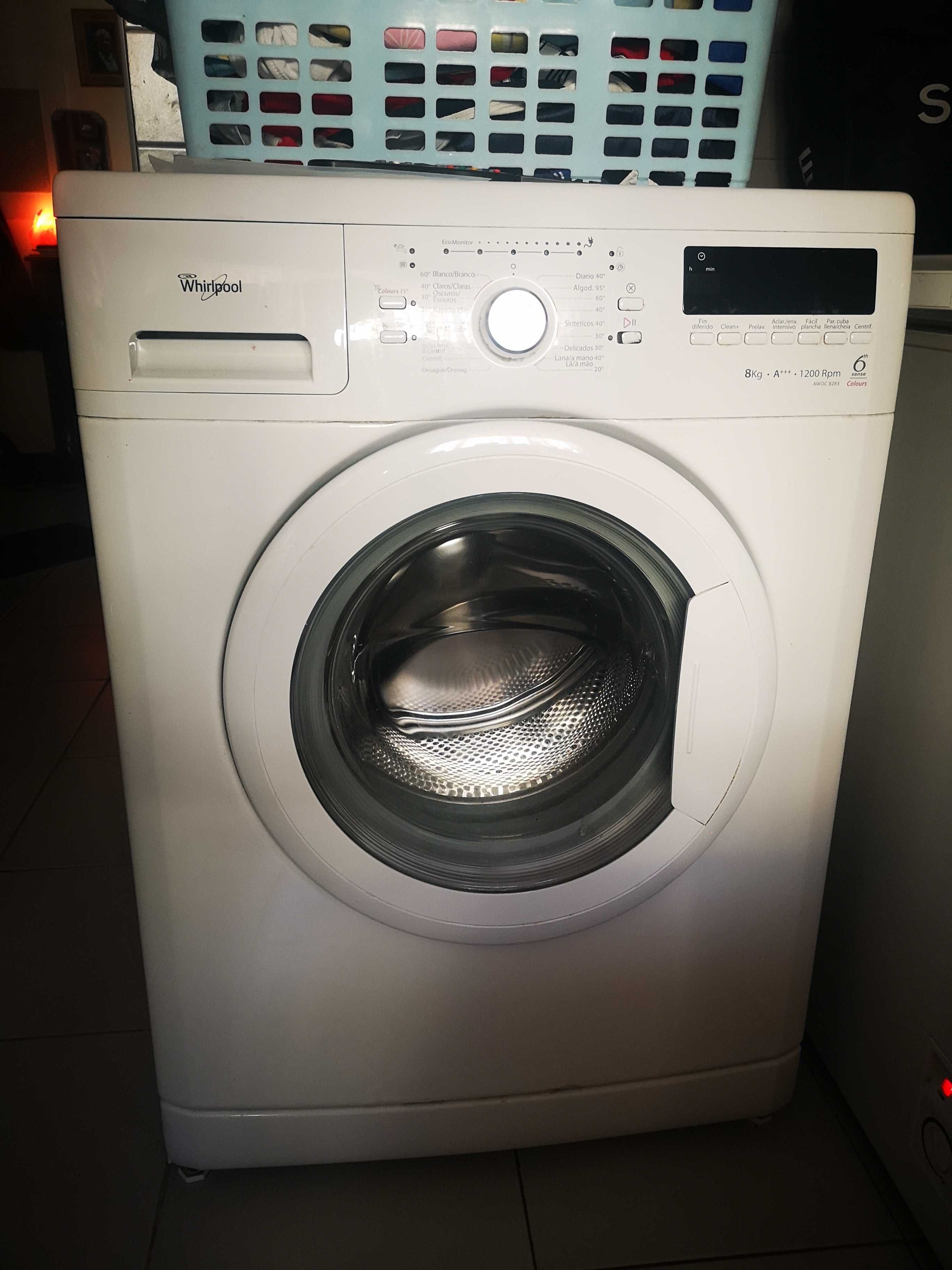 Máquina de lavar roupa Whirlpool