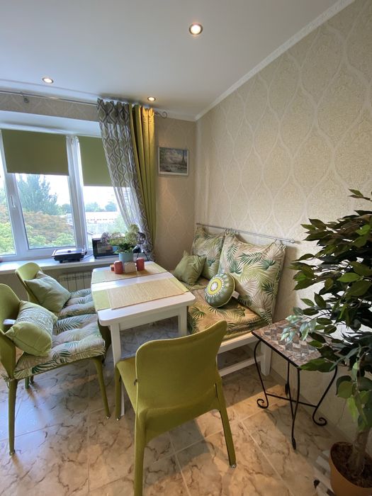 Двокімнатна квартира в центрі з ремонтом,меблями та технікою.