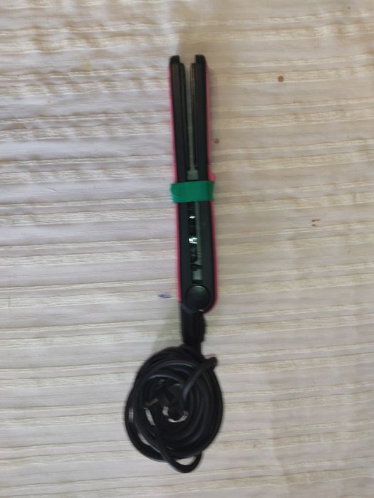 Для волосся електро щипці-плойка та фен.