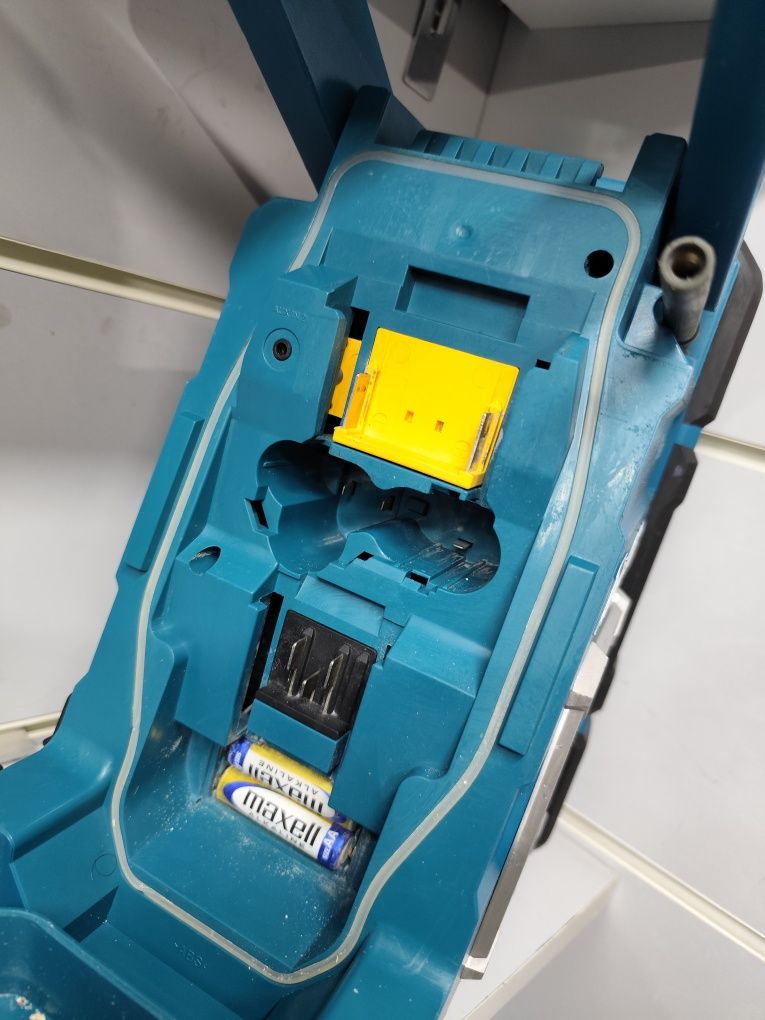 Makita DMR 108/ блюз колонка, радіо приймач макіта акумуляторний
