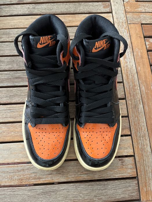 Jordan 1 Mid Laranja Preto