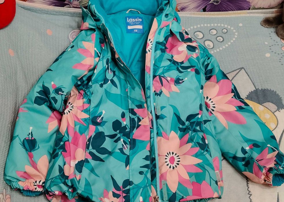 Продам зимову куртку Lassie by Reima