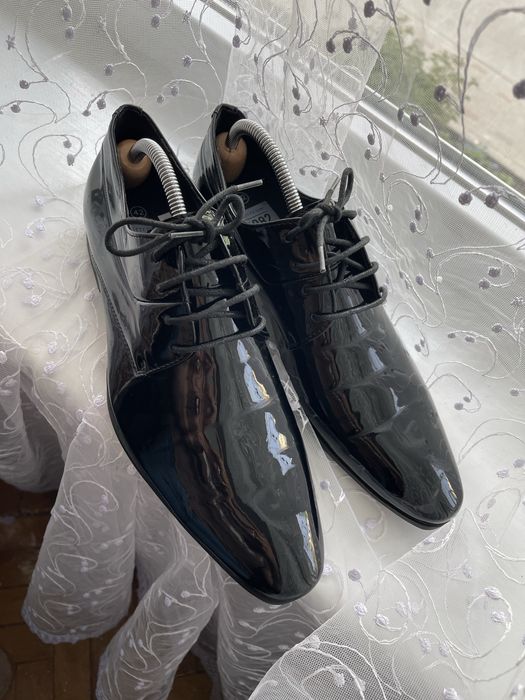 Чоловічі туфлі лакові