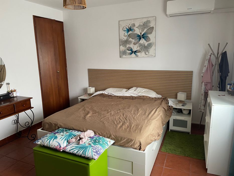 Vende moradia geminada