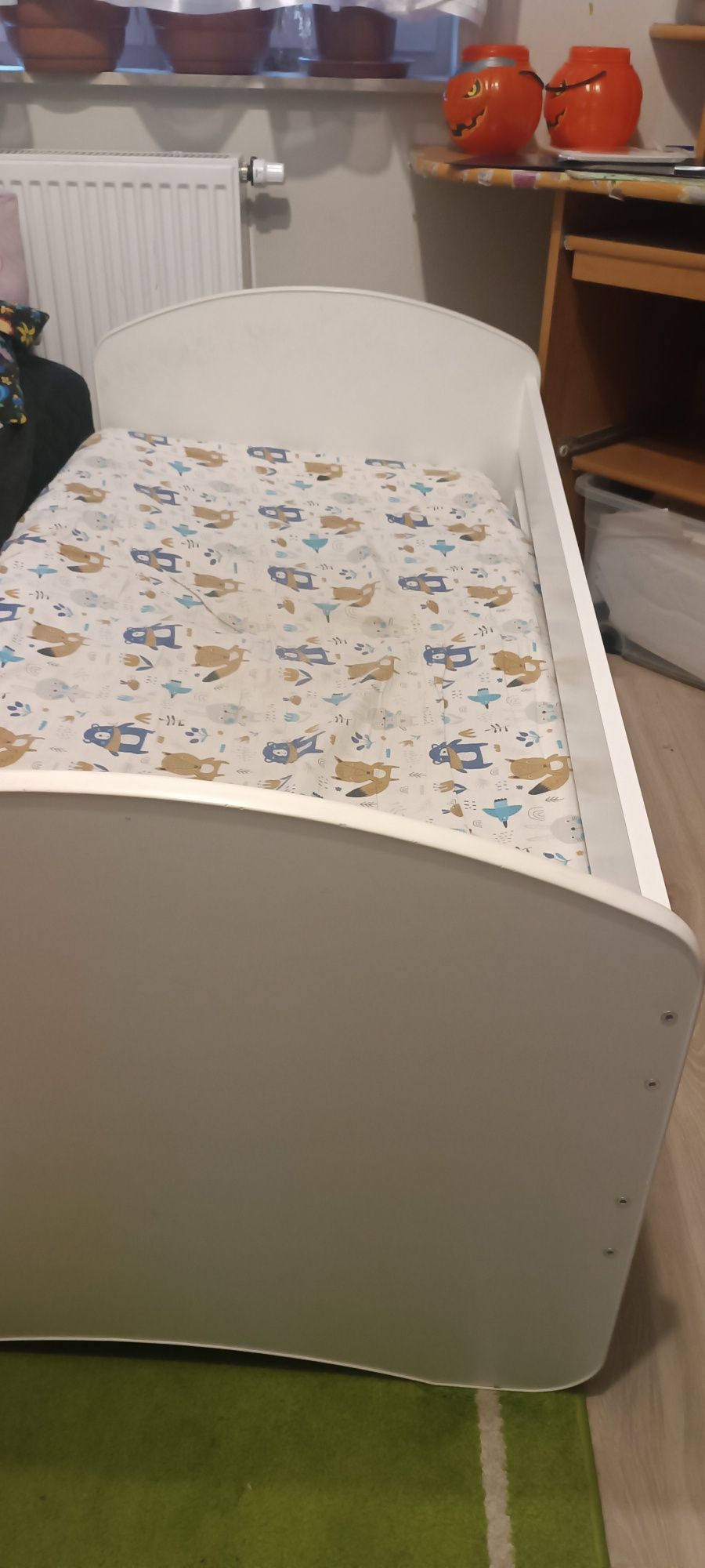 oddam łóżko dziecięce z materacem