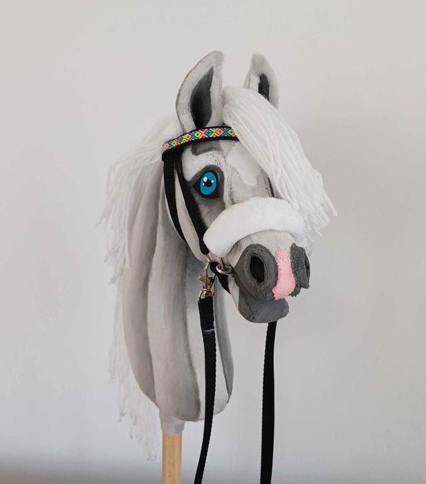 Siwy jasny konik Hobby Horse A4 + sprzęt