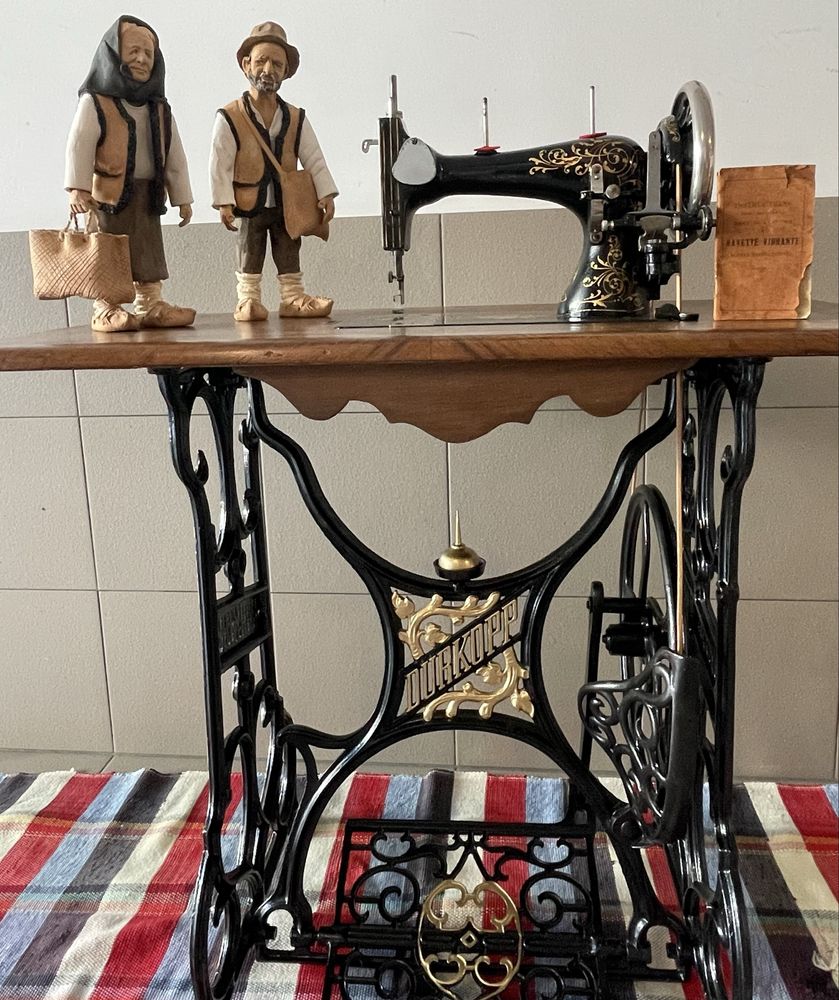 Máquiba de costura sntiga, Durkopp, alemã, restaurada