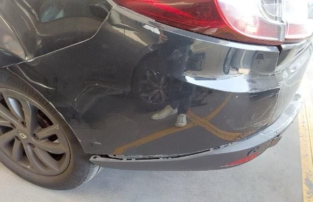 Vendo carrinha acidentada traseira