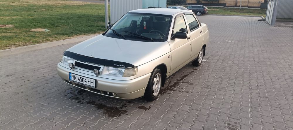 Автомобіль ваз 2110