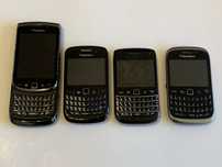 Zestaw starych telefonów BlackBerry