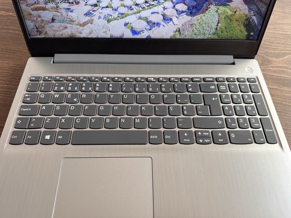Portátil Lenovo IdeaPad 3 (Ryzen 5 / 8GB RAM / 480GB SSD)