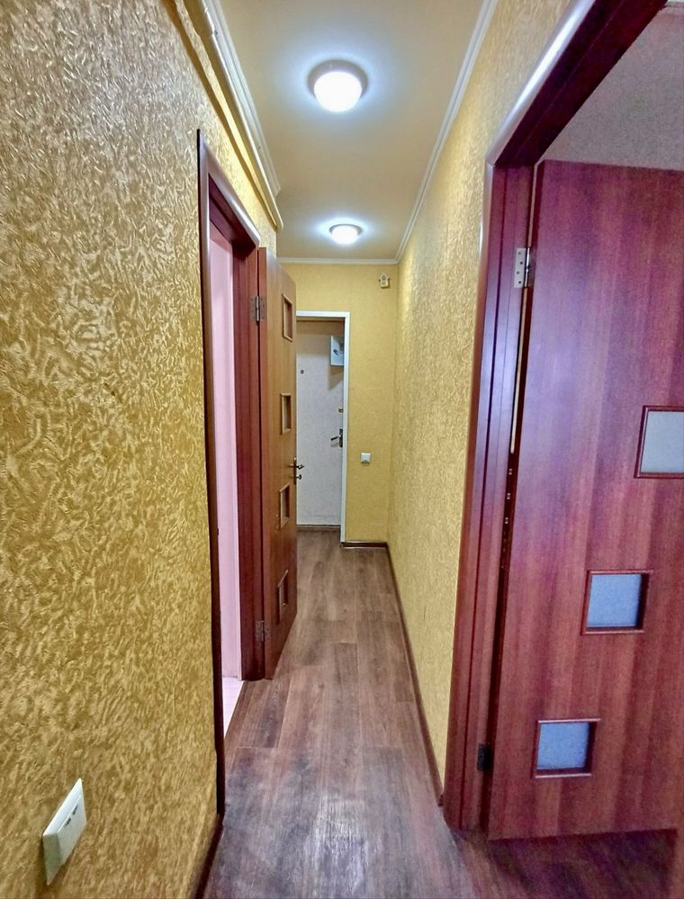 Продаю 1 комнатную квартиру на Космонавтов /Стройрынок