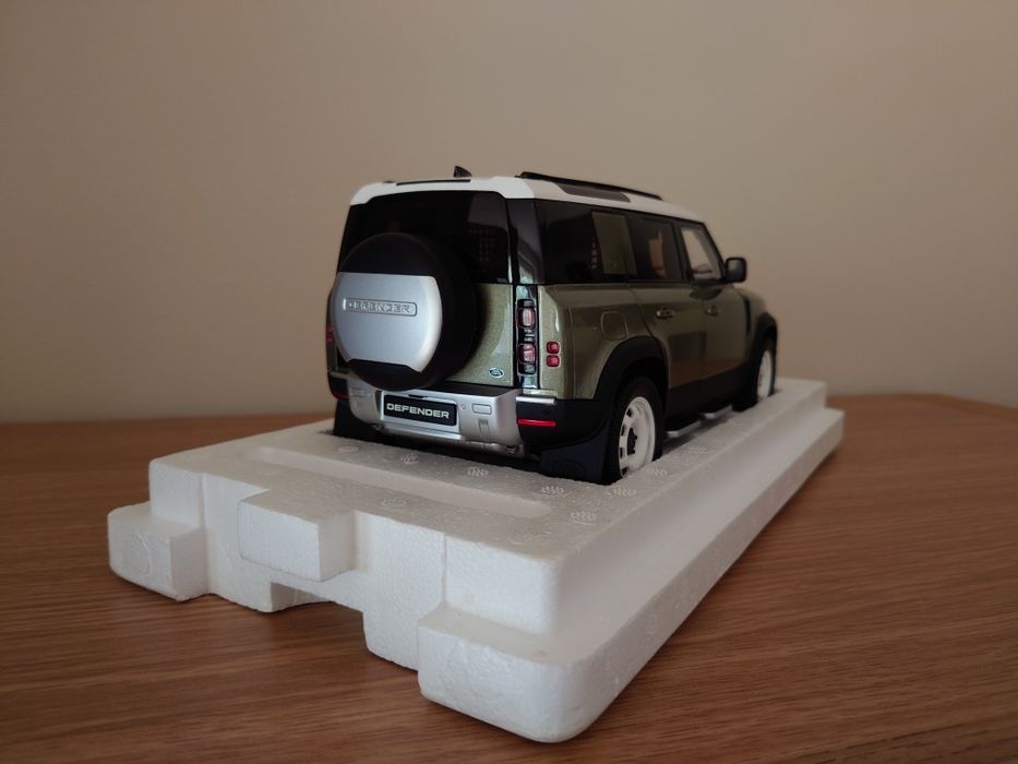 Model Land Rover 1:18 Almost Real