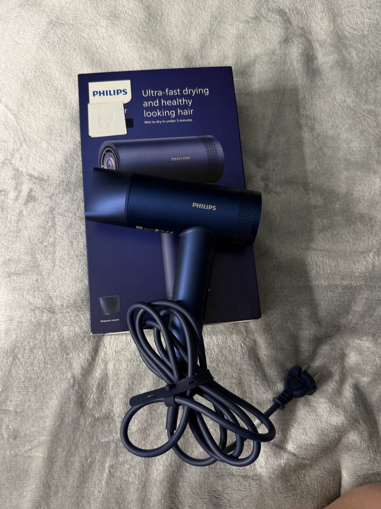 Фен Philips серії 8000