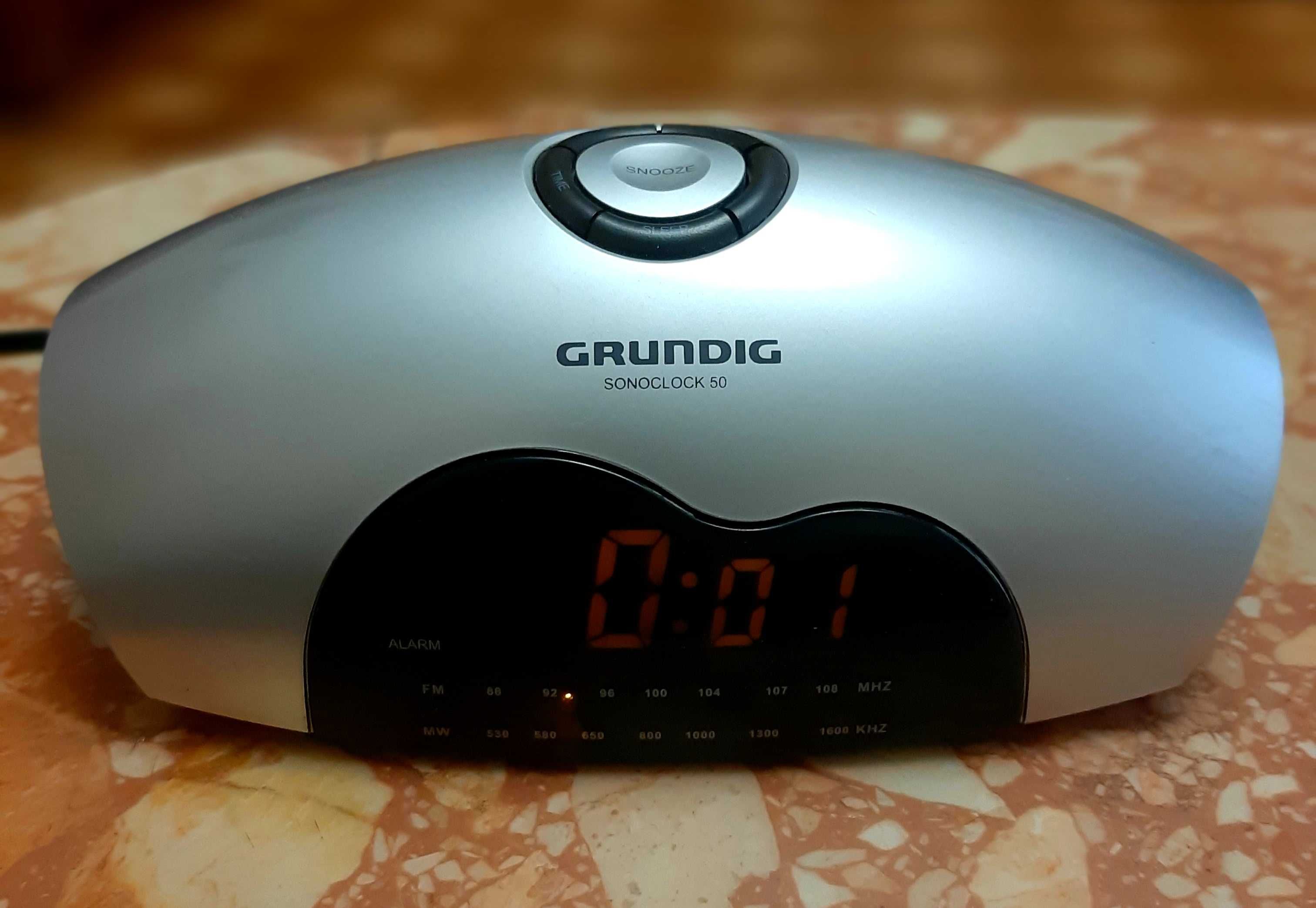 Радиоприемник - будильник GRUNDING. Производство Германия.