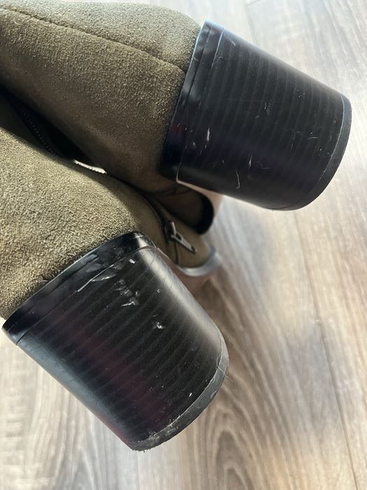 Жіночі замшеві чобітки Per Una на підборах, колір хакі