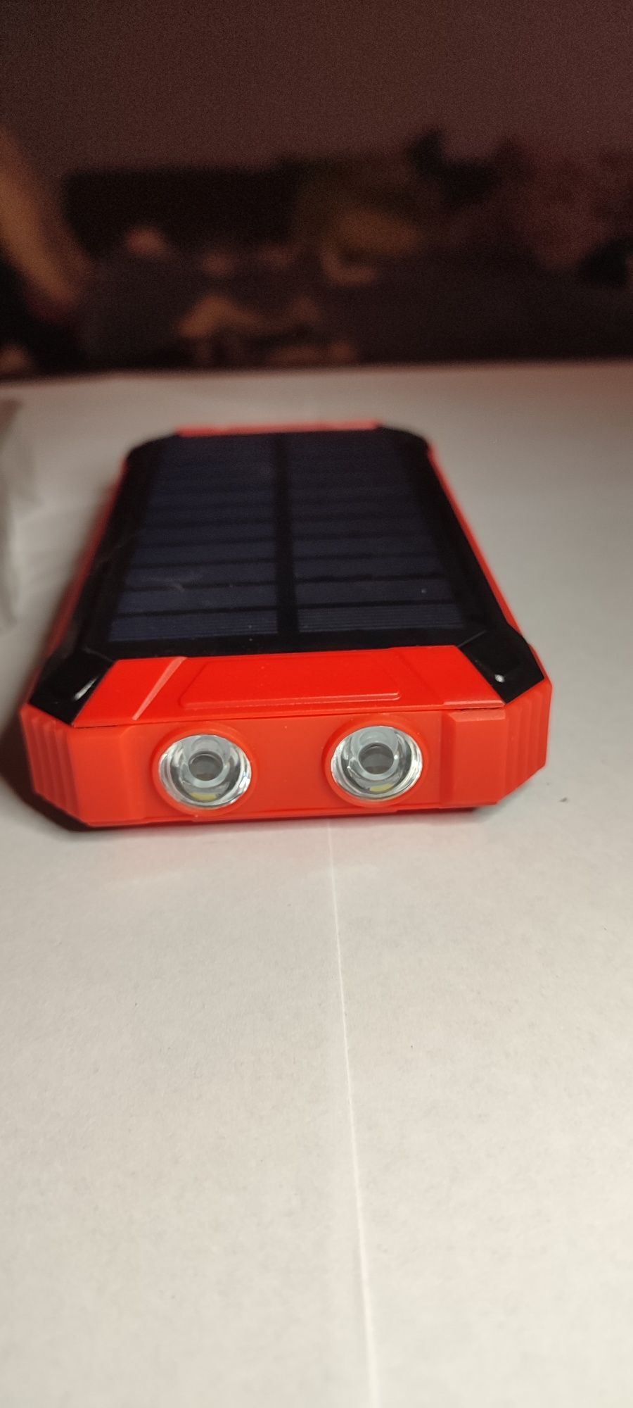 solarny powerbank 31200 mAh z ładowarką indukcyjną