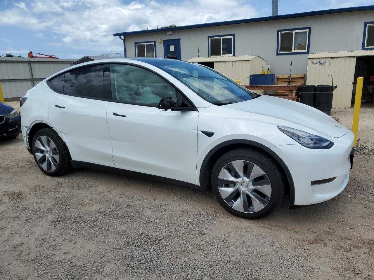 Tesla Model Y (2022)