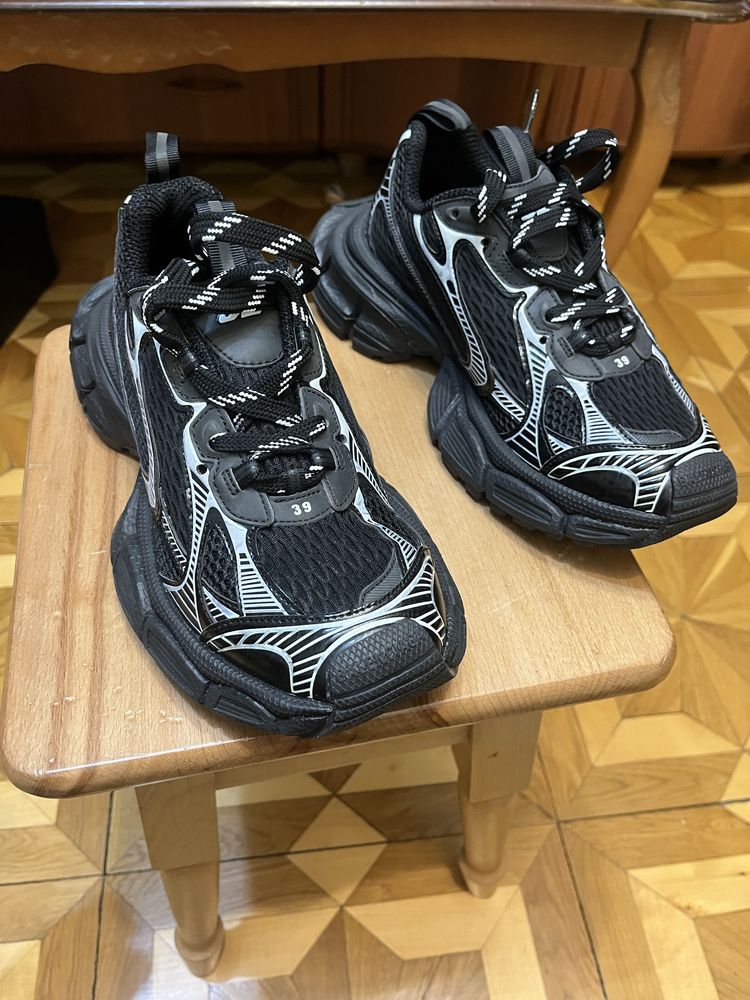 Продам кросівки BALENCIAGA