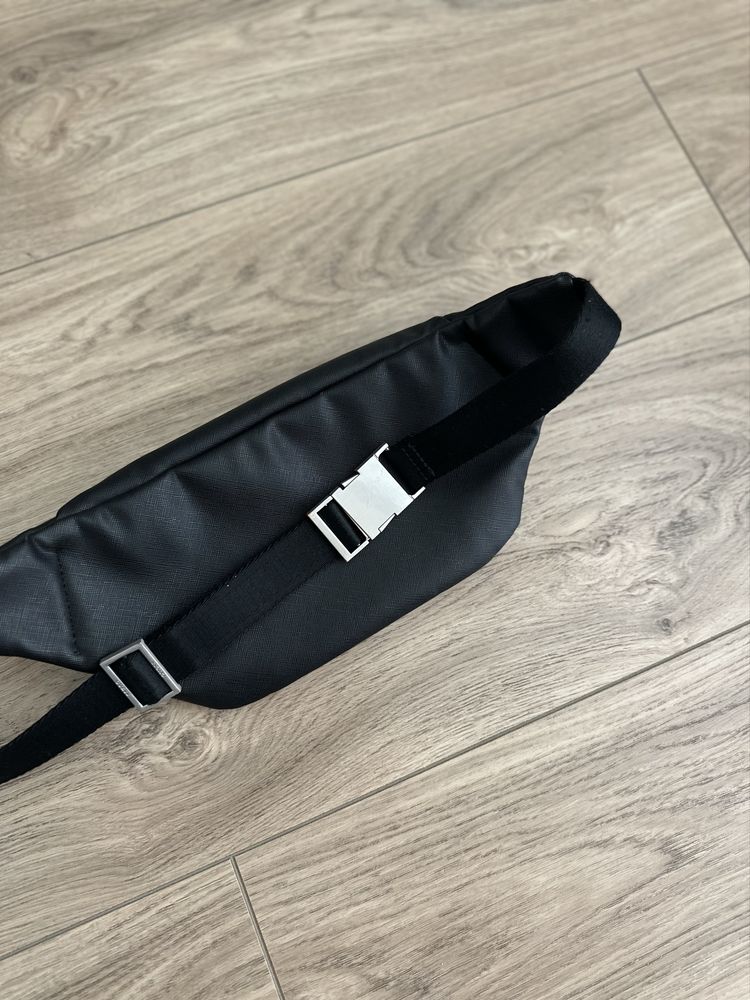 Продам бананку, сумку Guess
