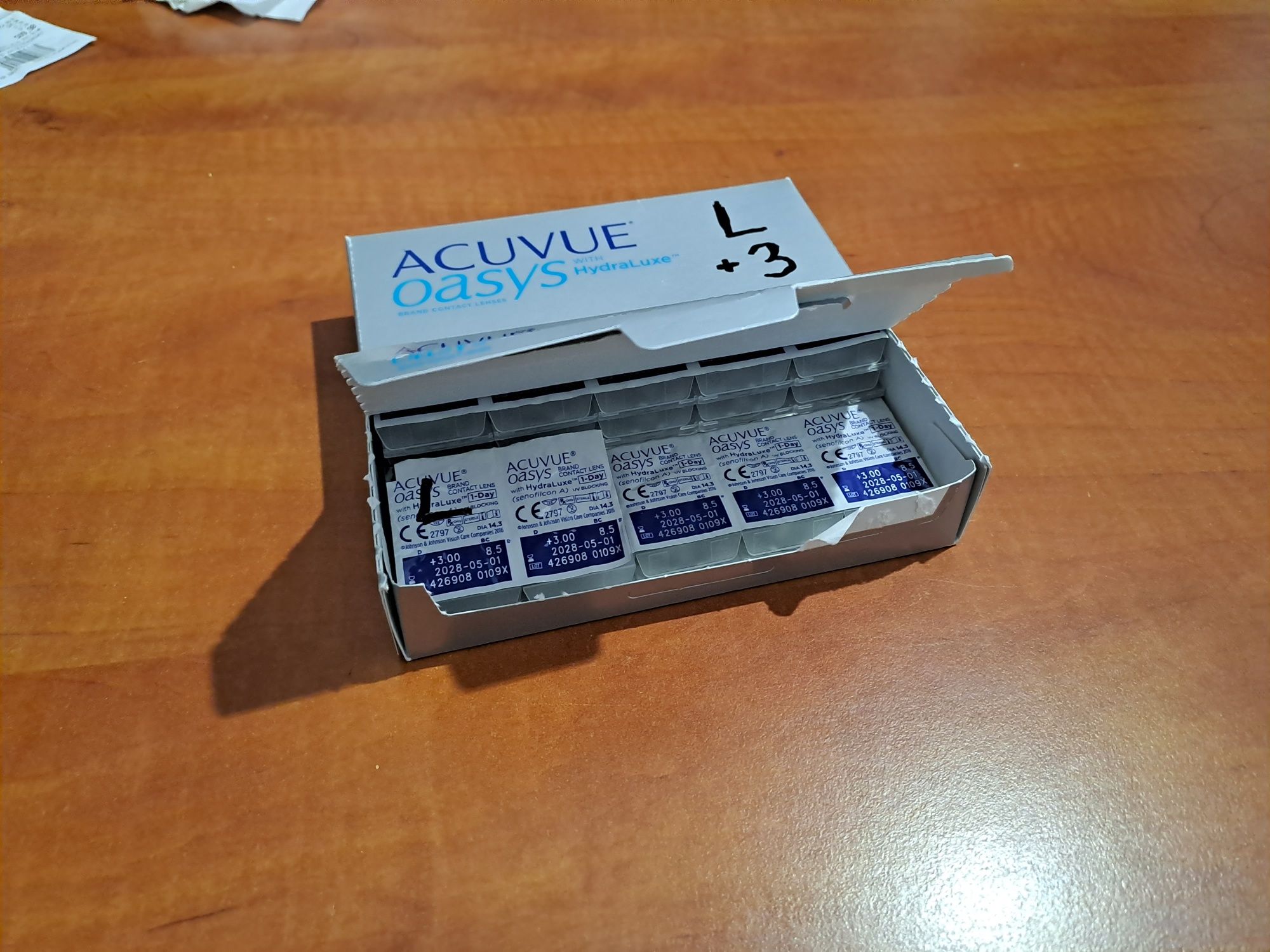 Soczewki ACUVUE oasys HydraLuxe with  WITH
