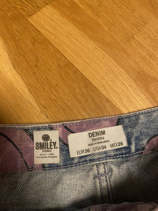 spodnie jeans smiley bershka