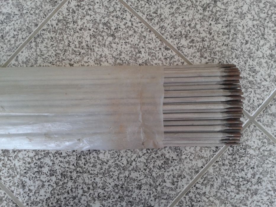 65 Eléctrodos de 4mm de Diâmetro para Soldar Ferro