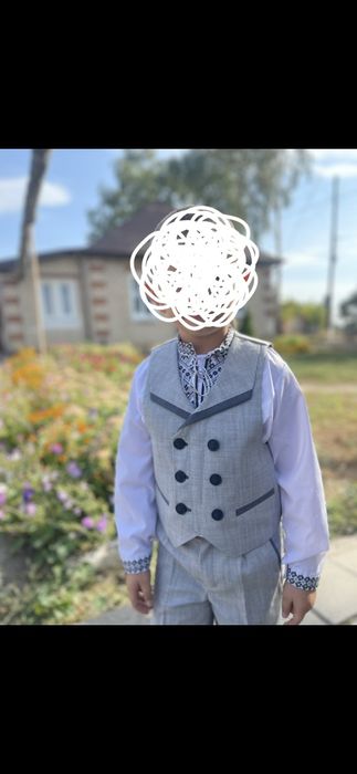 Продам костюм сірого кольору на хлопчика