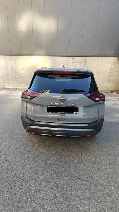 Машина Nissan Rogue 2022