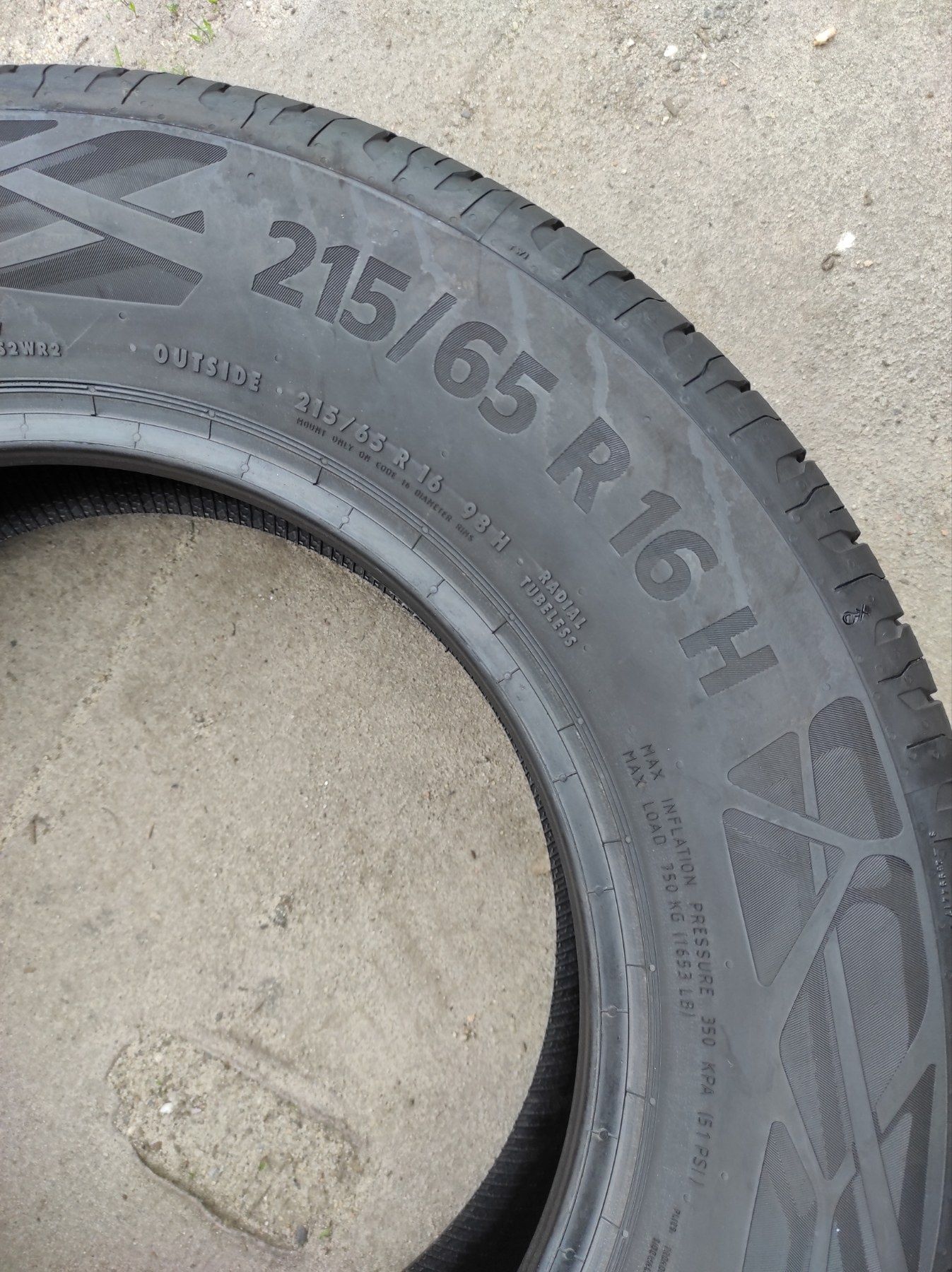 Продам шини  б/у 215/65R16