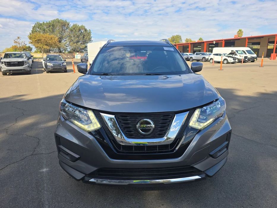 Nissan Rogue Nissan Rogue SV 2.5 – Pewny, Ekonomiczny i Komfortowy SUV