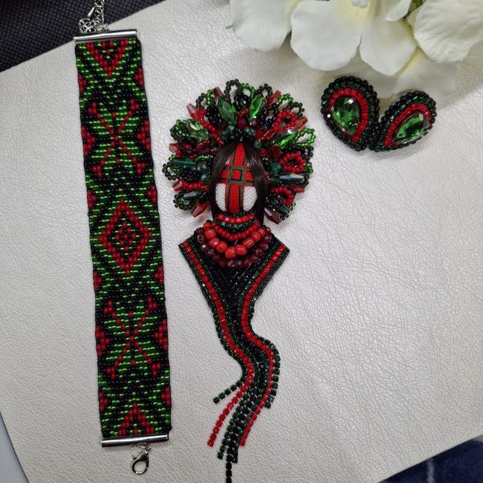 Брошка оберіг "Лялька мотанка"