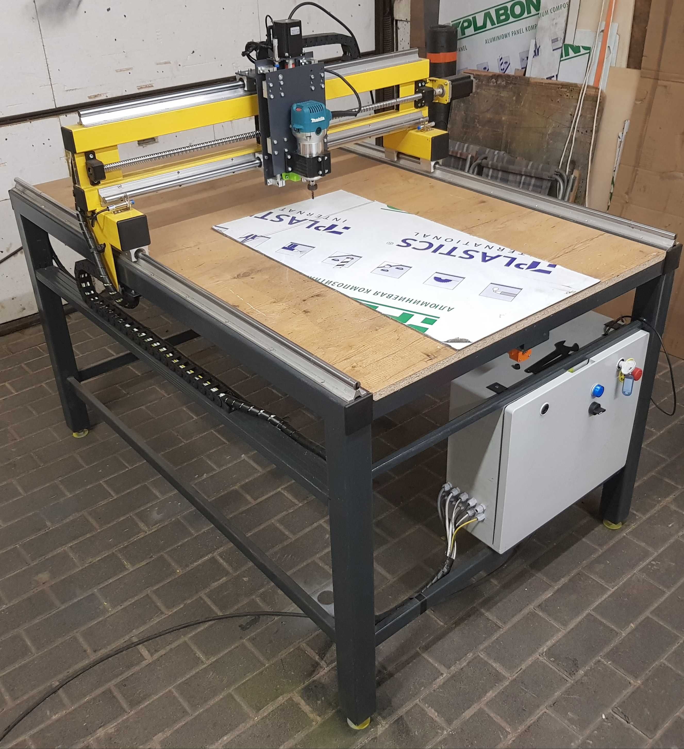 Ploter frezujący, Frezarka CNC 1250x710