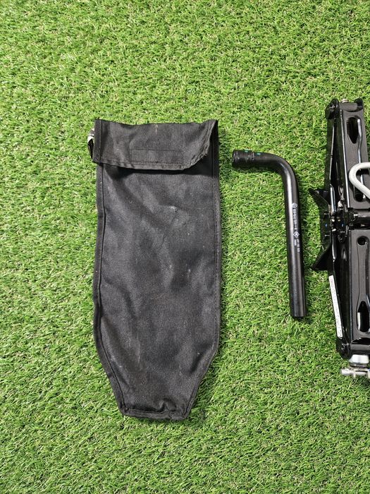 Оригінальний штатний домкрат Renault Megan 3 Megan 4 Scenic