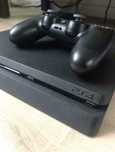 PS4 slim 1tb + dwa pady + gra Zamiana