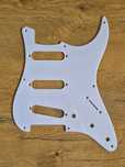 pickguard stratocaster SSS Squier Classic Vibe biały, 8 otworów