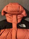 Kurtka puchowa z kapturem The North Face 550 rozm. XS Hmlyn Faded Rose
