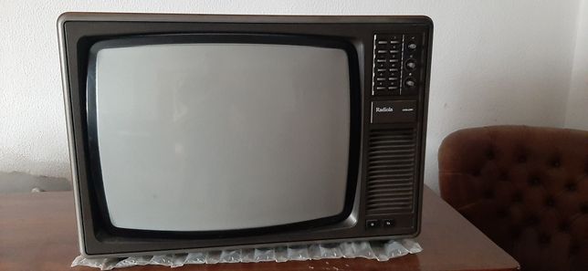 Televisor antigo RADIOLA
