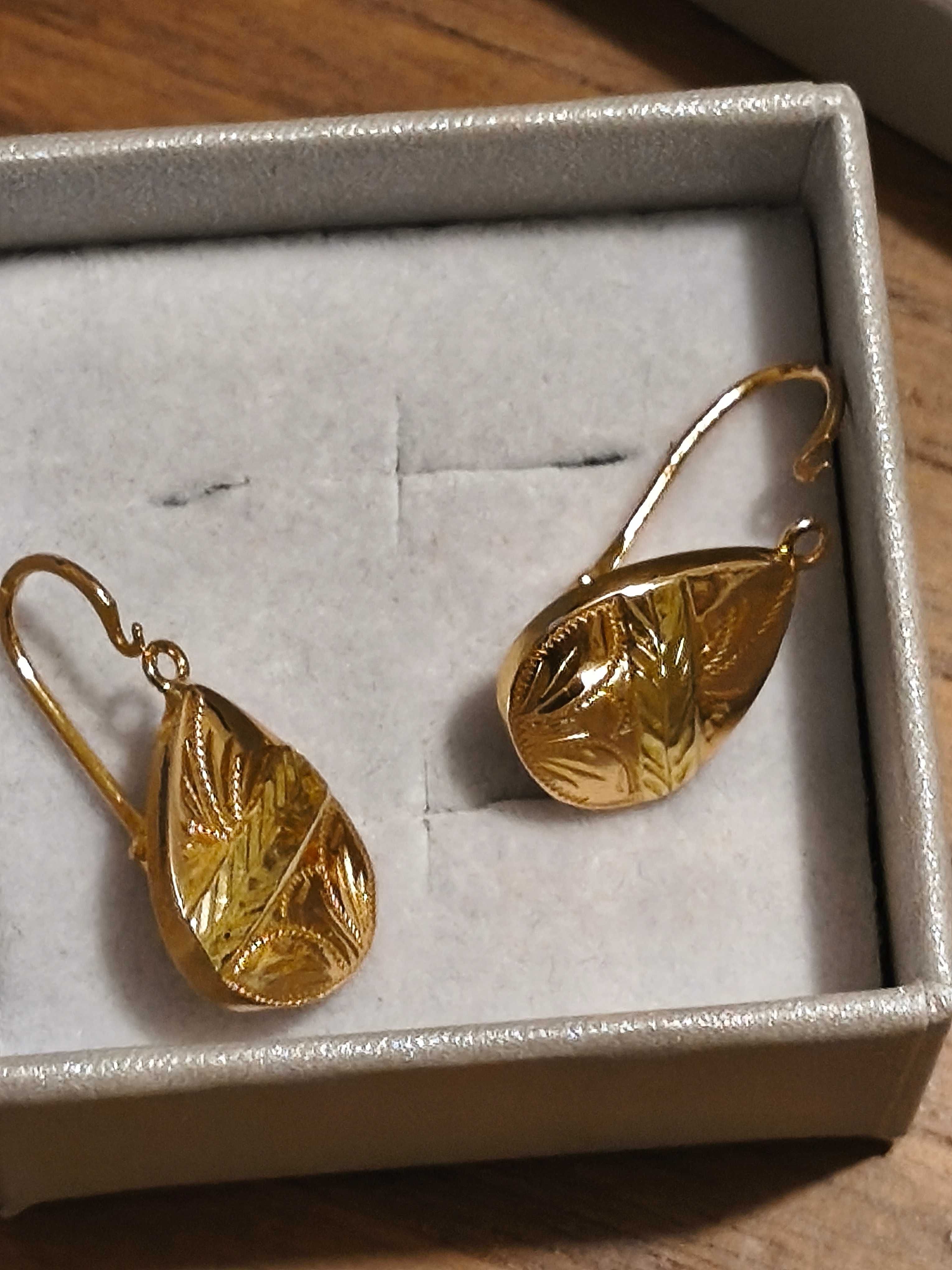 Brincos em ouro de Lei