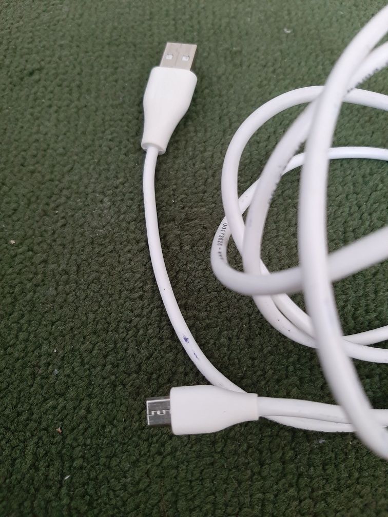 Kabel micro USB (praktycznie nie używany)