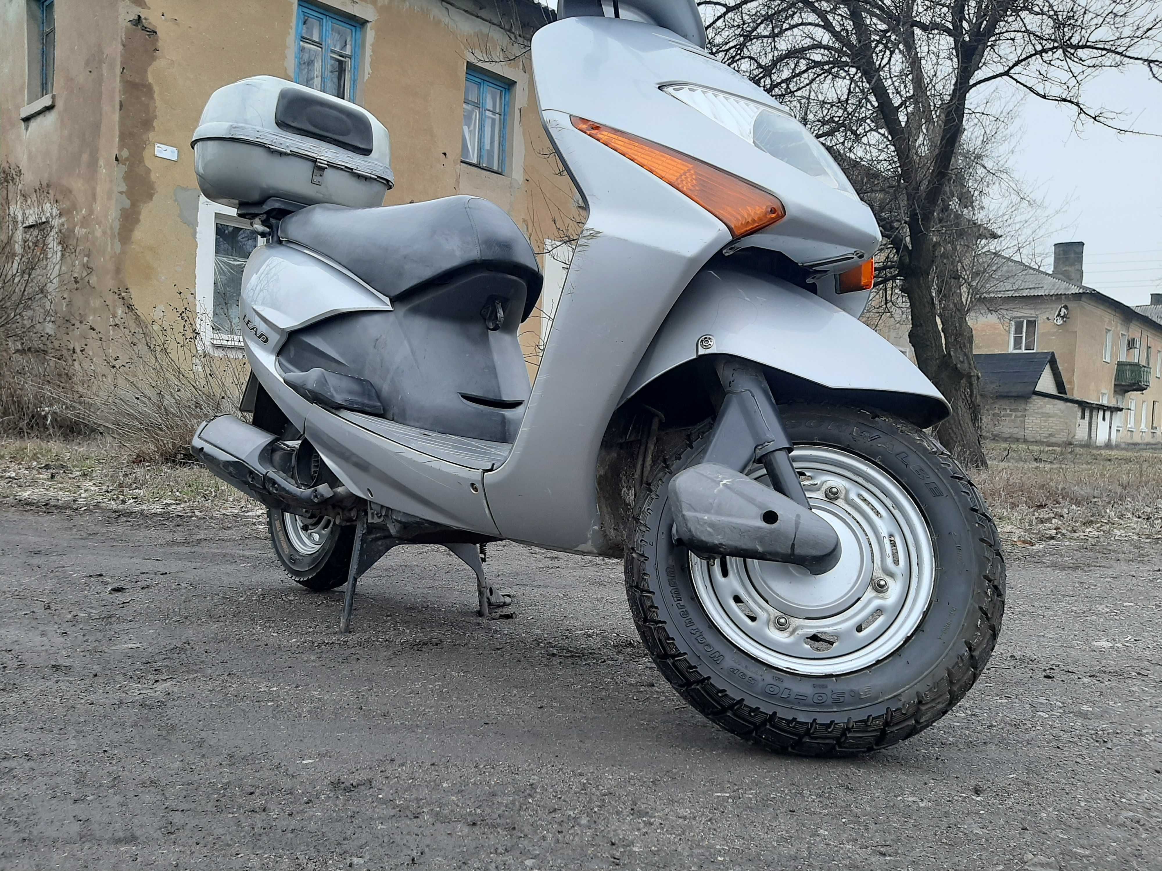 Продам скутер Honda lead 100