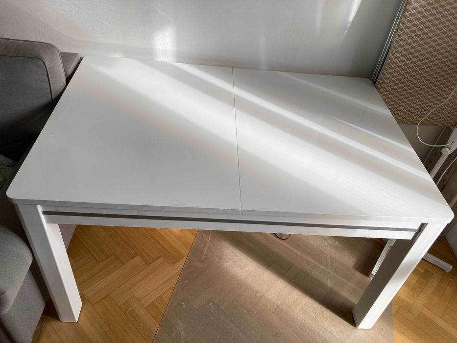 sprzedam stół w bardzo dobrym stanie