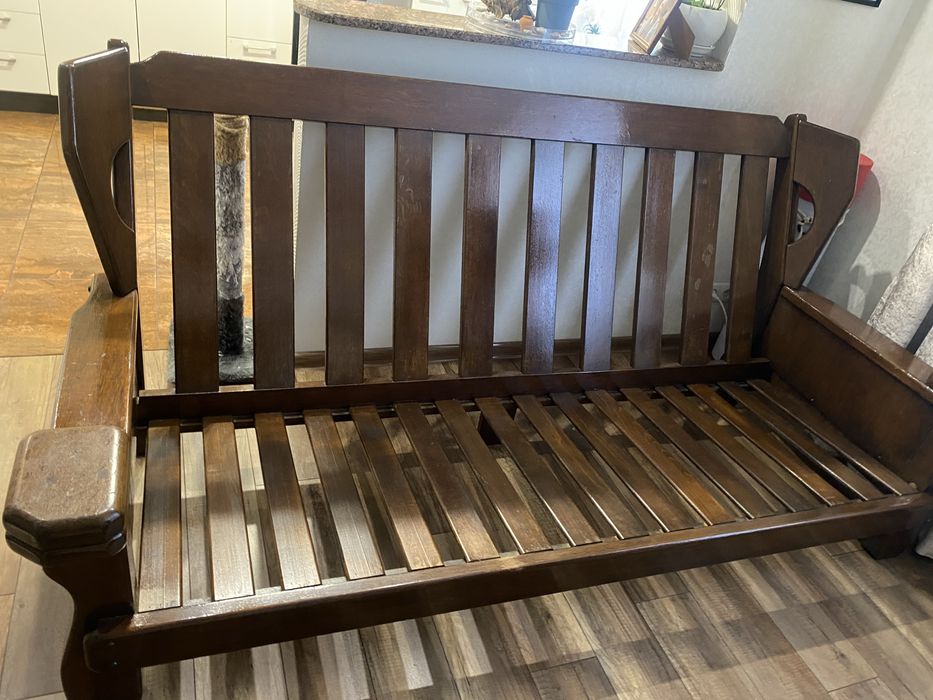 Диван з натурального дерева