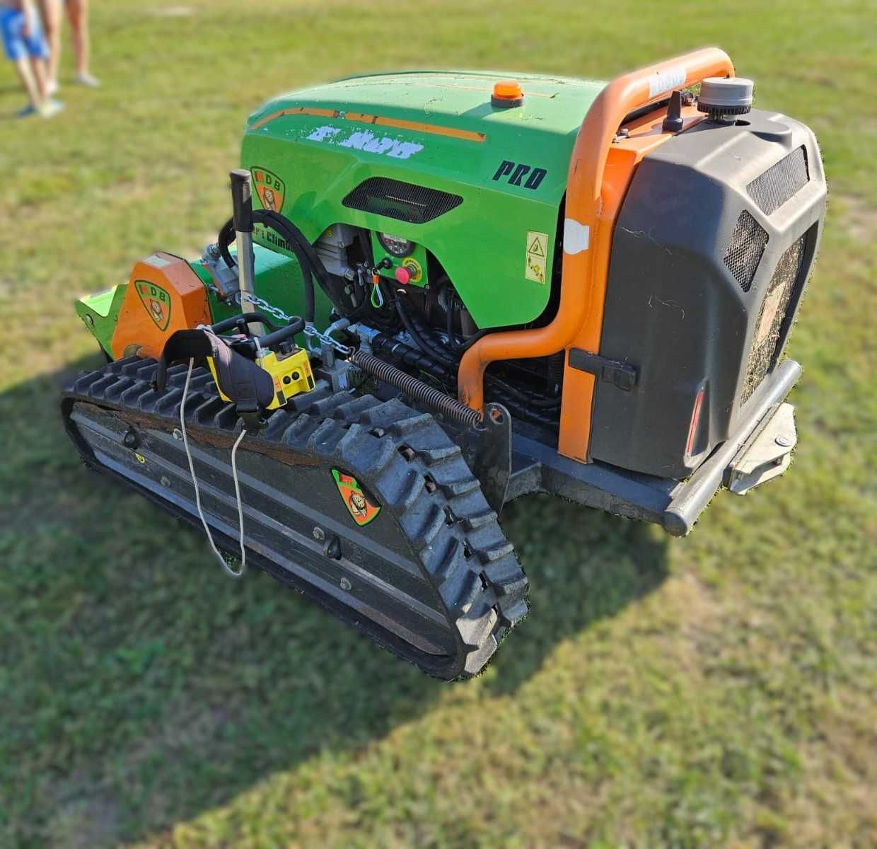 Robot MDB Green Climber F300PRO Mulczer ENERGREEN ECOTECH gąsiennicach