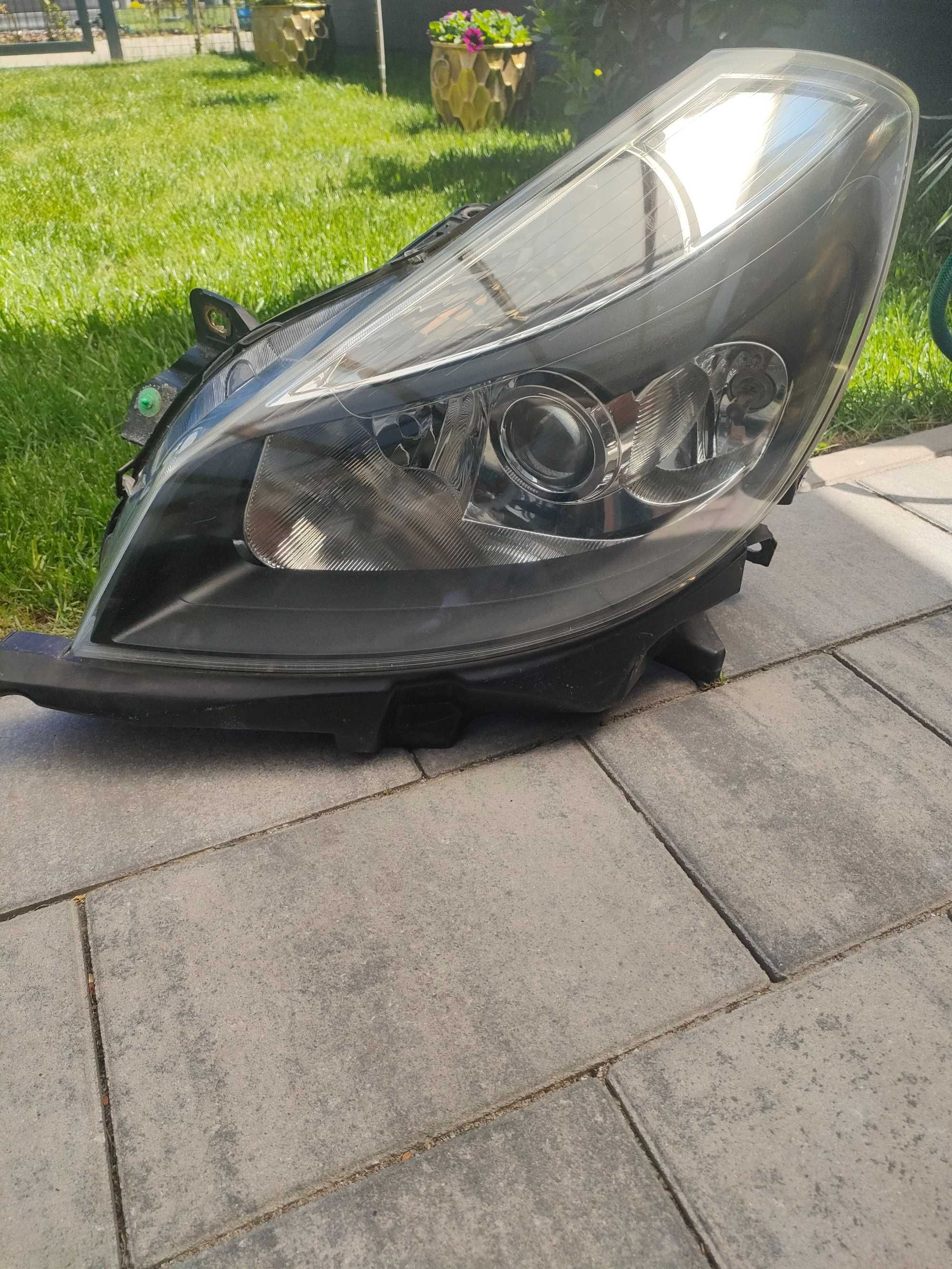 Clio III   lampa lewy prawy przód