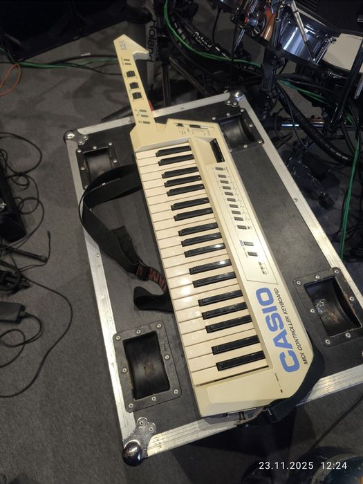 Keytar Casio AZ-1 kultowy instrument